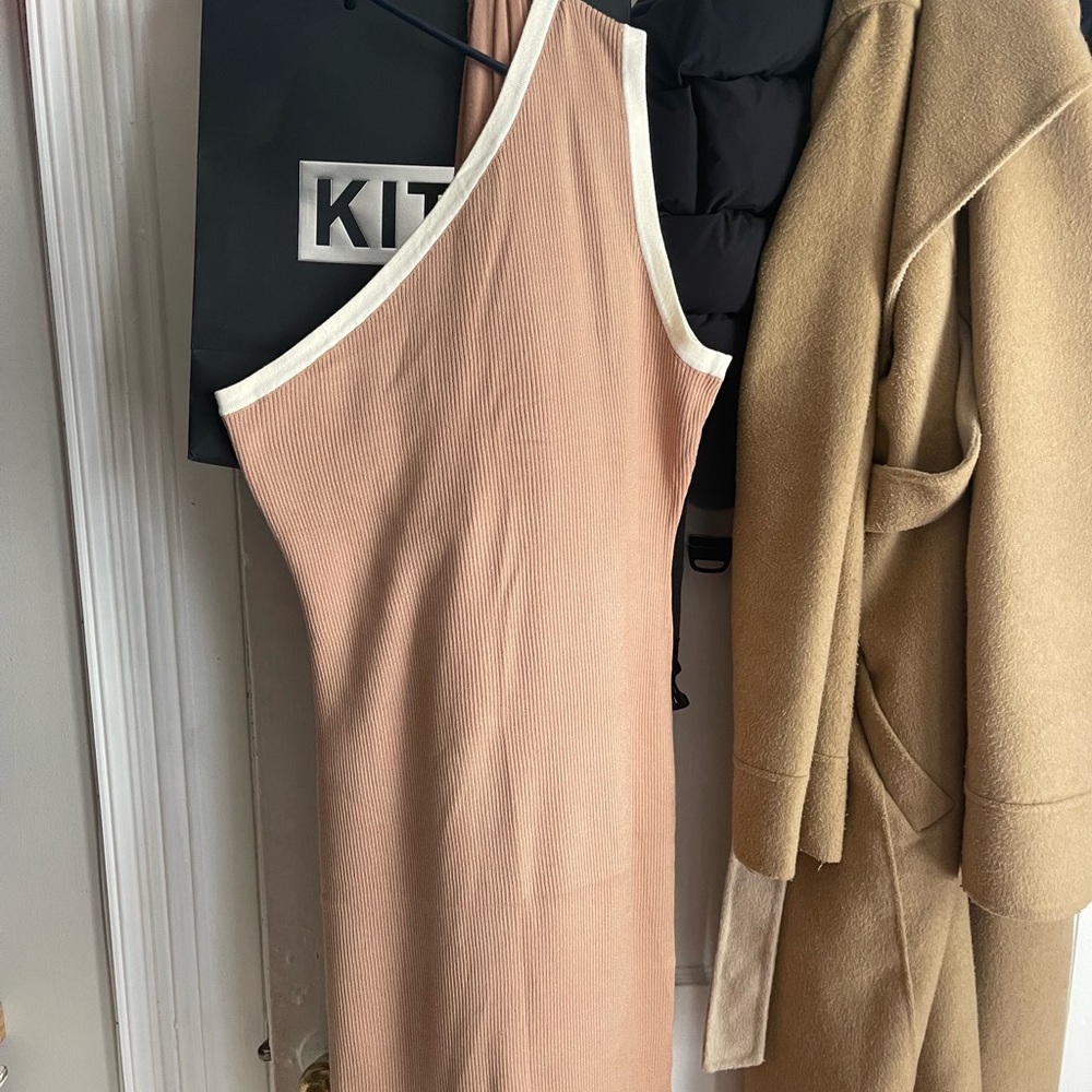 One shoulder dress. Tan